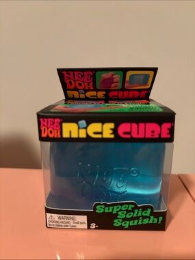 *NEW* NeeDoh Nice Cube
Super Solid Squish - blue (1)
